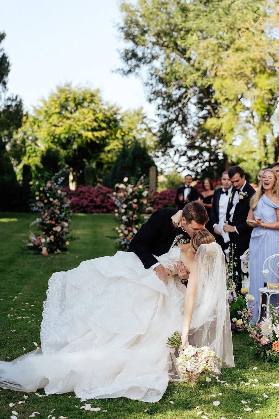 Sweetheart A Line Wedding Dress Lace Appliqued Sleeveless Bridal Gown