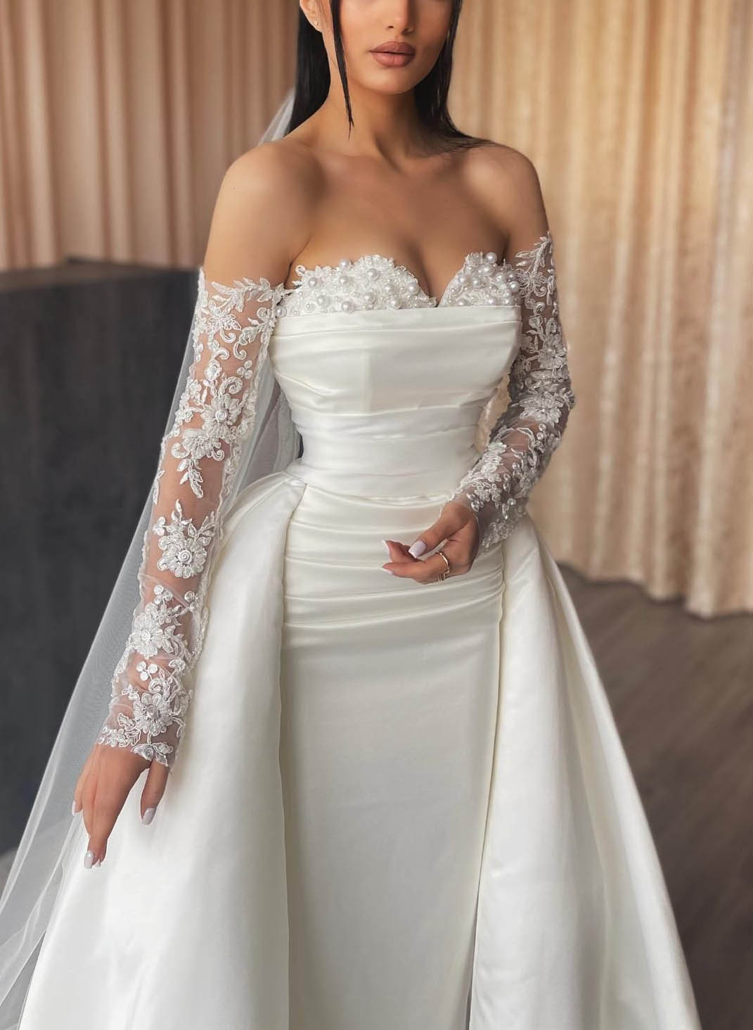 Column Off-the-Shoulder Floor-length Lace Wedding Dress