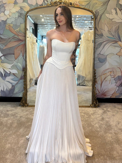 White Strapless A-line Pleating Skirt Wedding Dress