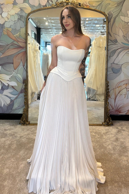 White Strapless A-line Pleating Skirt Wedding Dress