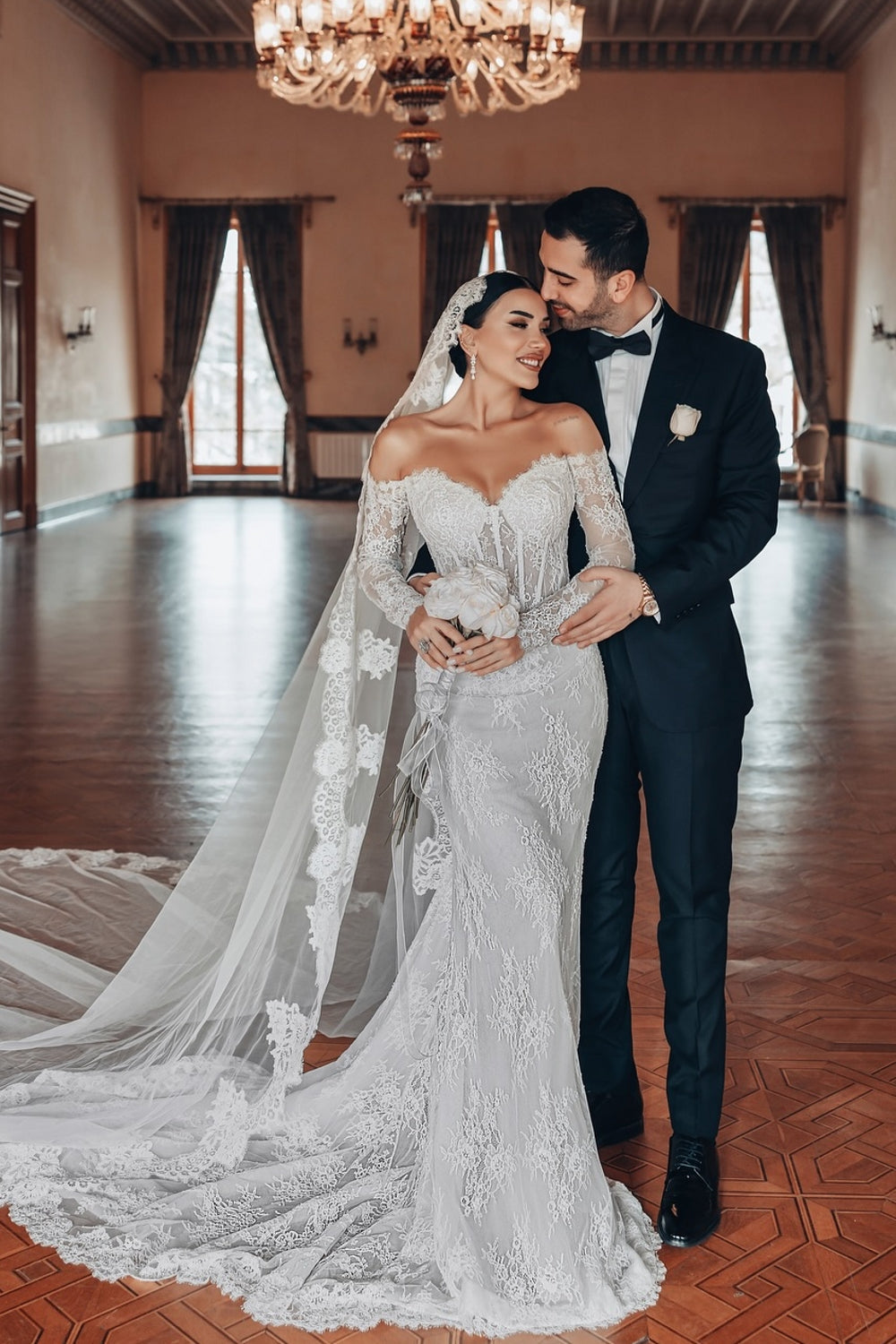 White Wedding Dress Lace Mermaid Sweetheart Off The Shoulder Beaded Sleeves Sweep Train Bridal Gown