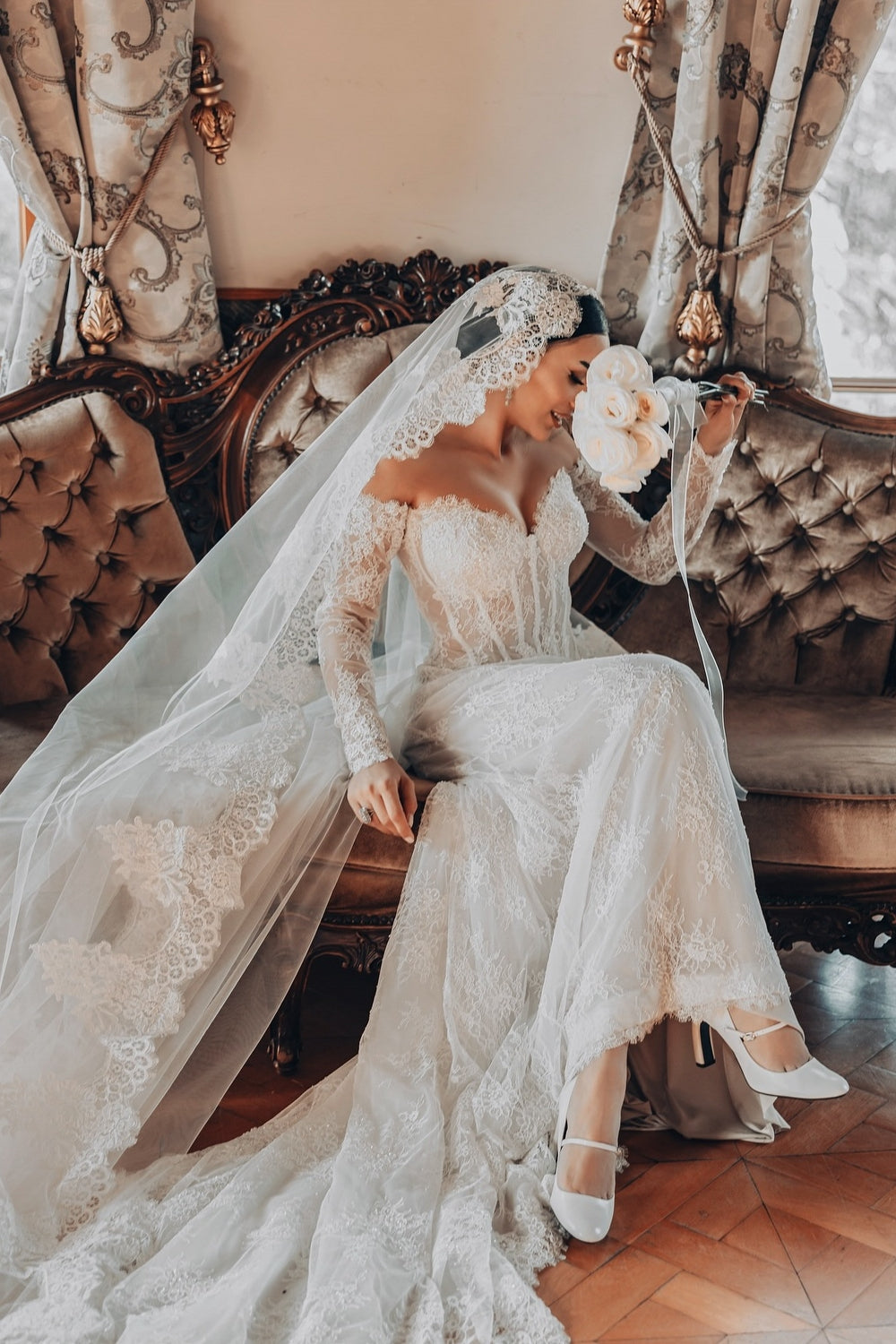 White Wedding Dress Lace Mermaid Sweetheart Off The Shoulder Beaded Sleeves Sweep Train Bridal Gown