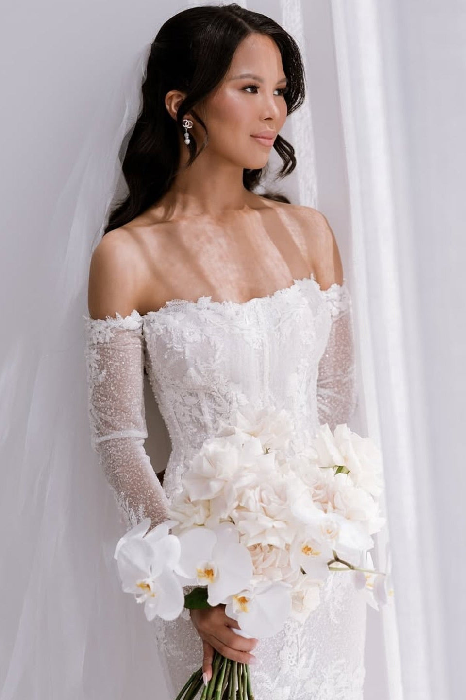 White Wedding Dress Mermaid Strapless Off The Shoulder Beaded Lace Sleeves Cathedral Train Tulle Bridal Gown