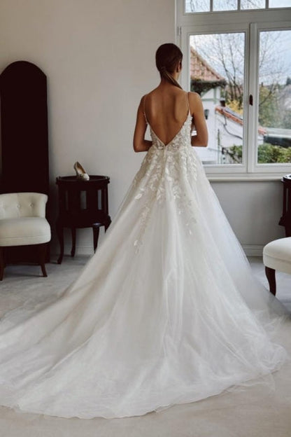 White Wedding Dress Spaghetti Strap Sleeveless Beaded Cathedral Train Lace Tulle Bridal Gown
