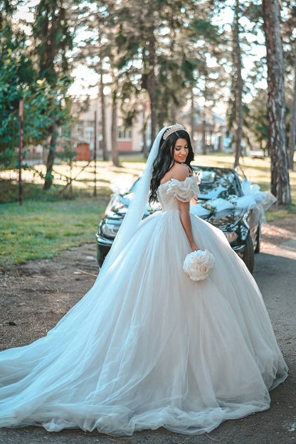 White Wedding Dress Sweetheart Ball Gown Off The Shoulder Sleeveless Cathedral Train Ruffles Tulle Bridal Gown