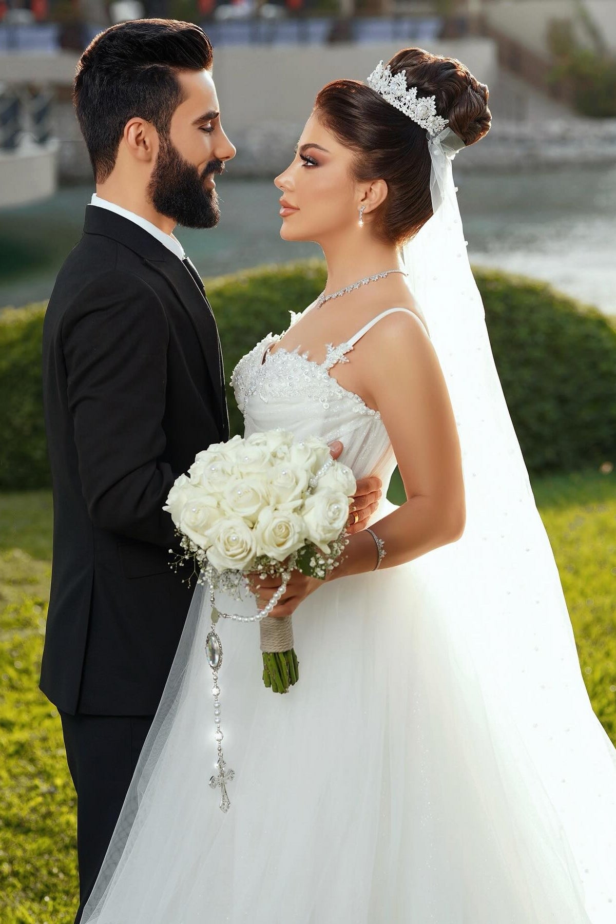 White Wedding Dress Sweetheart Spaghetti Strap Sleeveless Ball Gown Tulle Bridal Gown