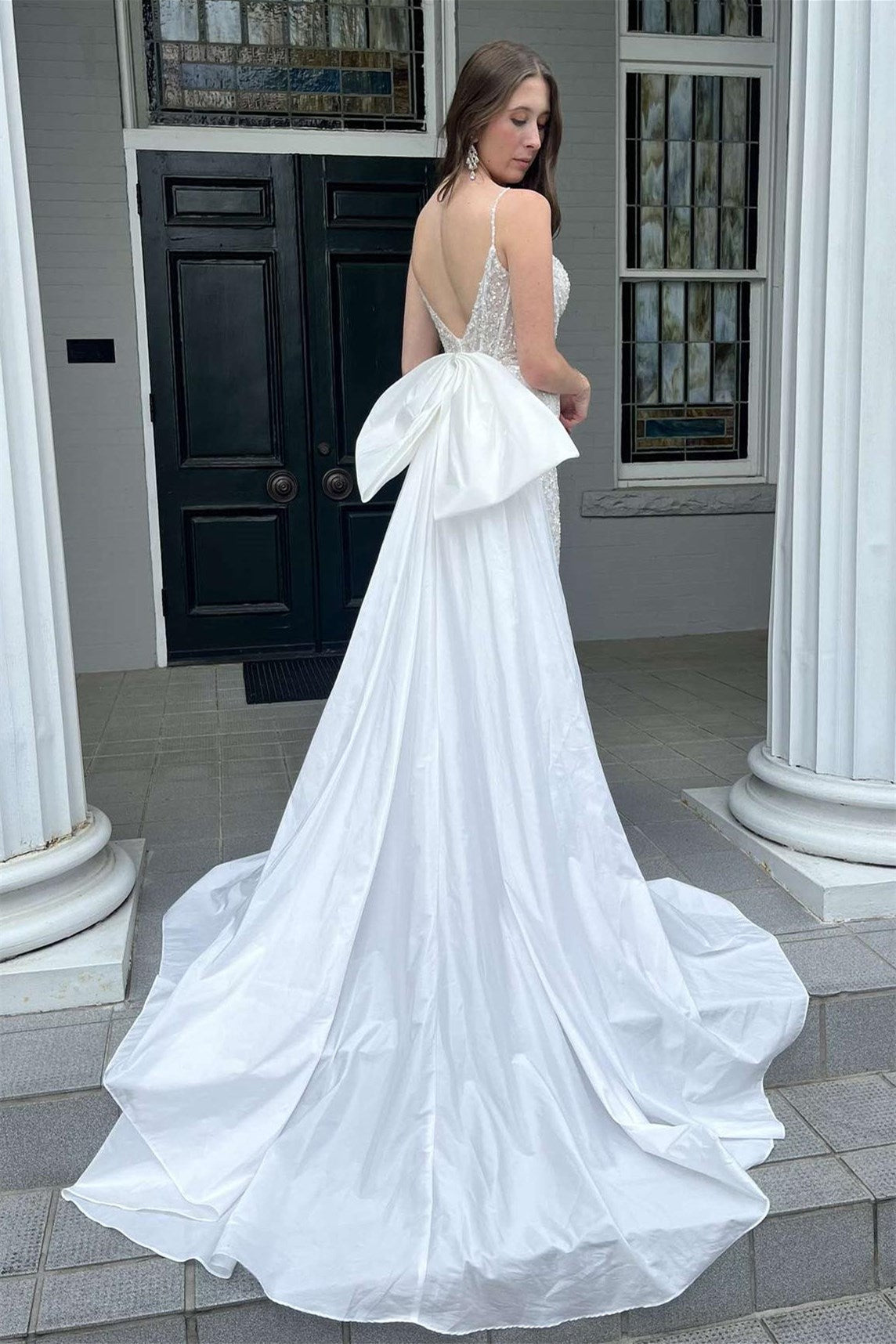 Luxury V-Neck Spaghetti-Straps Sleeveless Wedding Dress