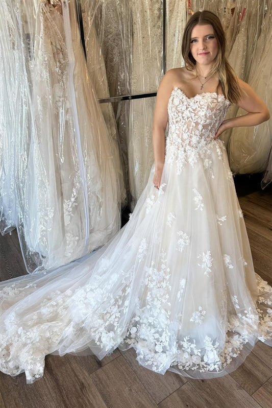 Glamorous Strapless Tulle Sleeveless Wedding Dress