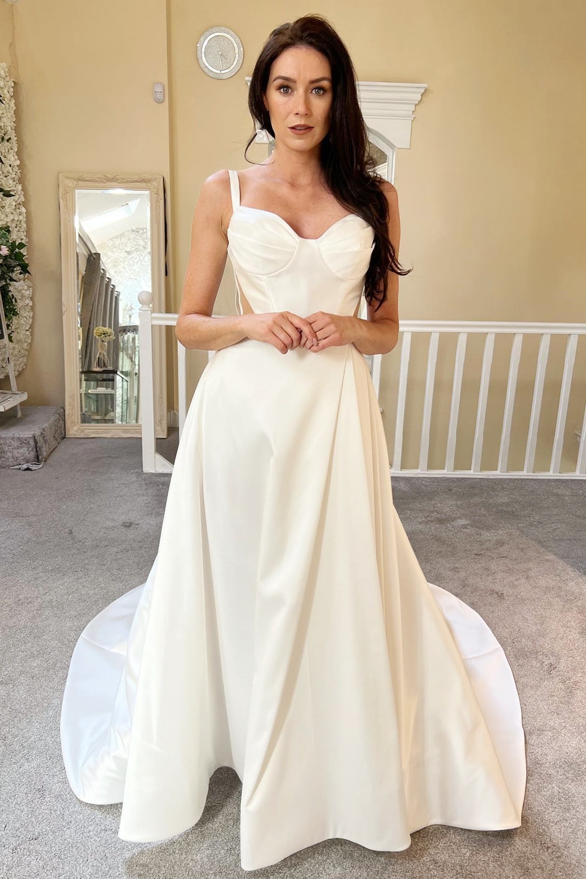 Chic Sweetheart Satin Straps Sleeveless Wedding Dress