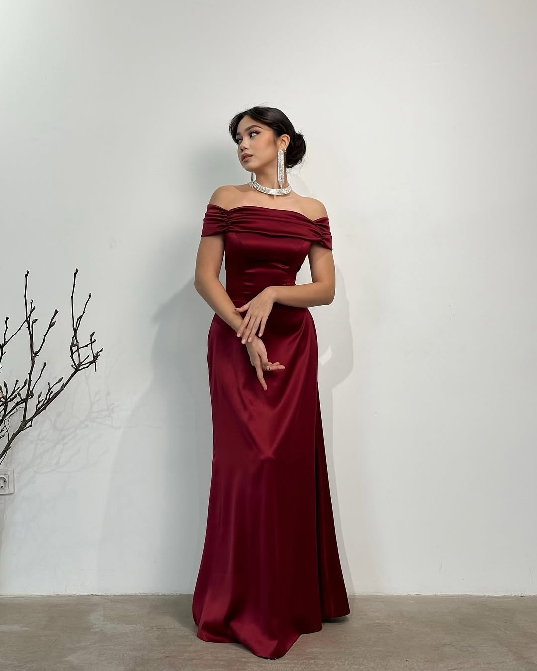 Chic Burgundy Off-the-Shoulder Prom Dress Slimming Floor Length