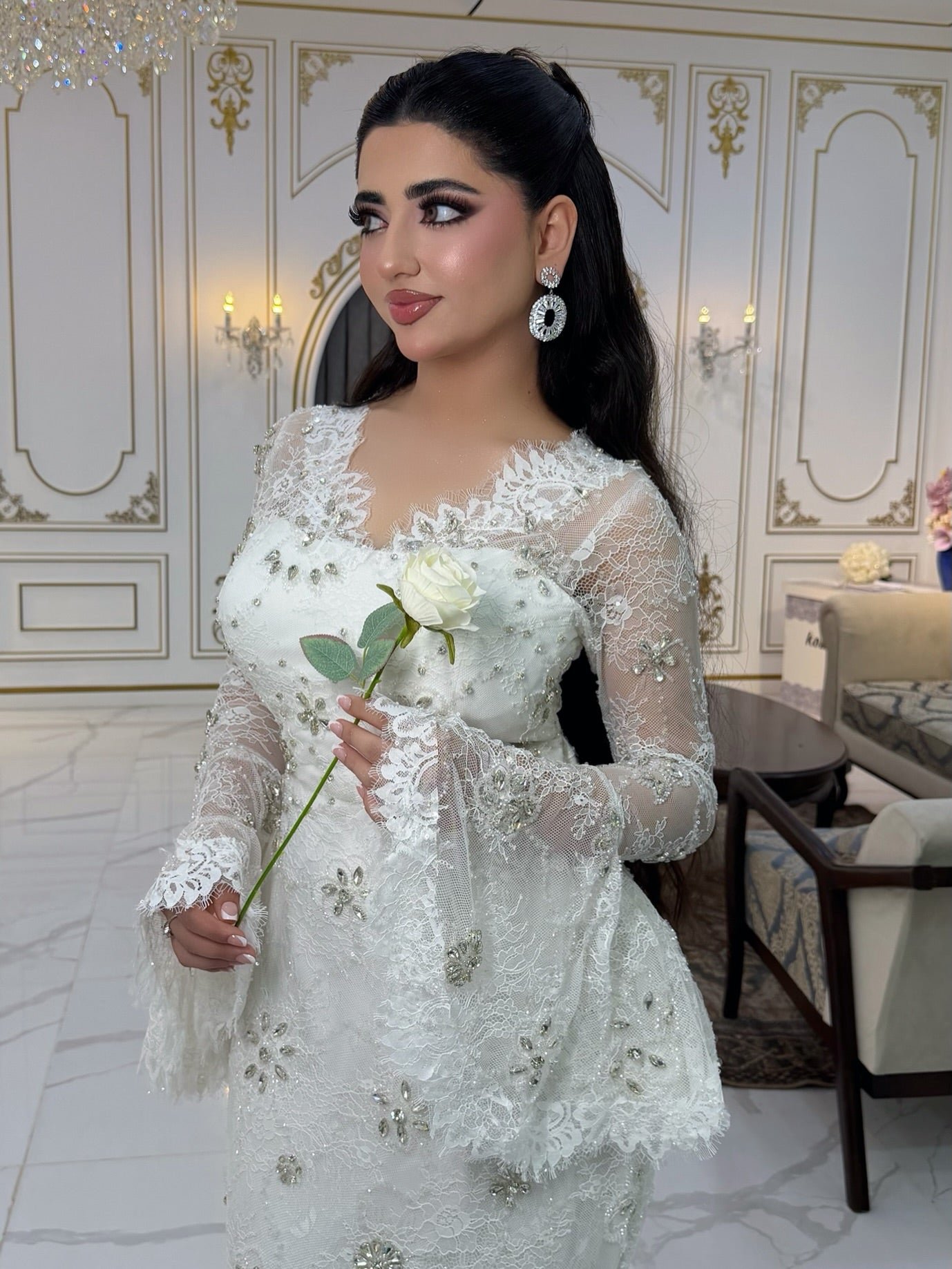 Scalloped V-Neck Mermaid Lace Bridal Gown