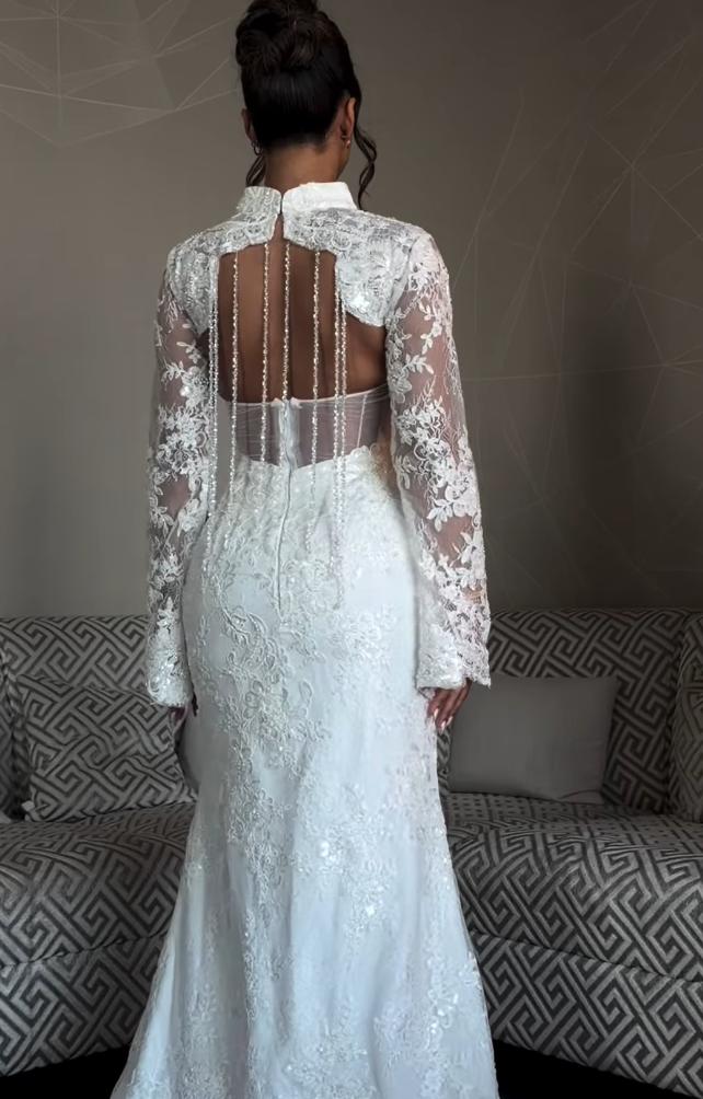Long Sleeve Lace Mermaid Wedding Dress with Keyhole