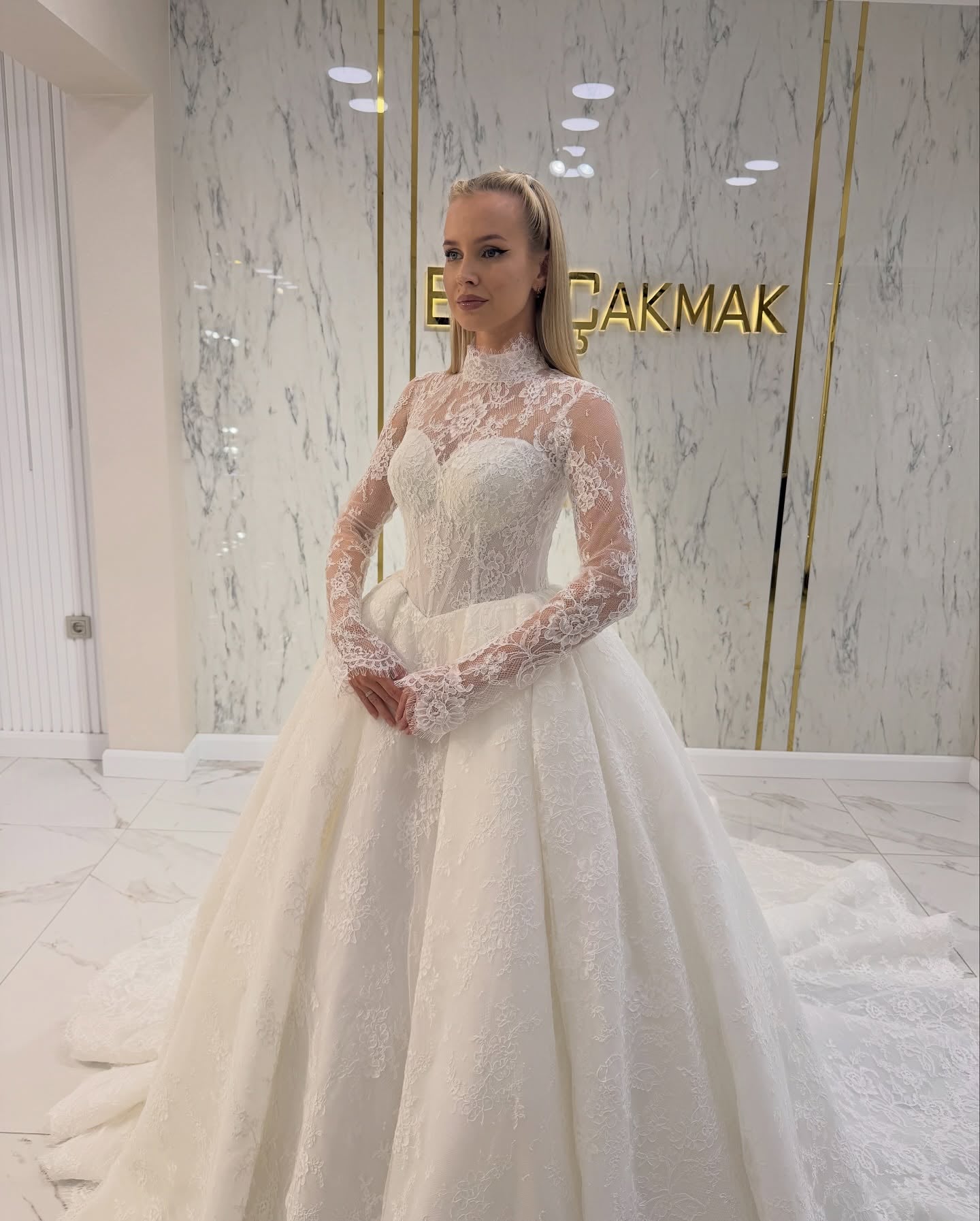 Corset Lace Long Sleeve Ball Gown Wedding Dress