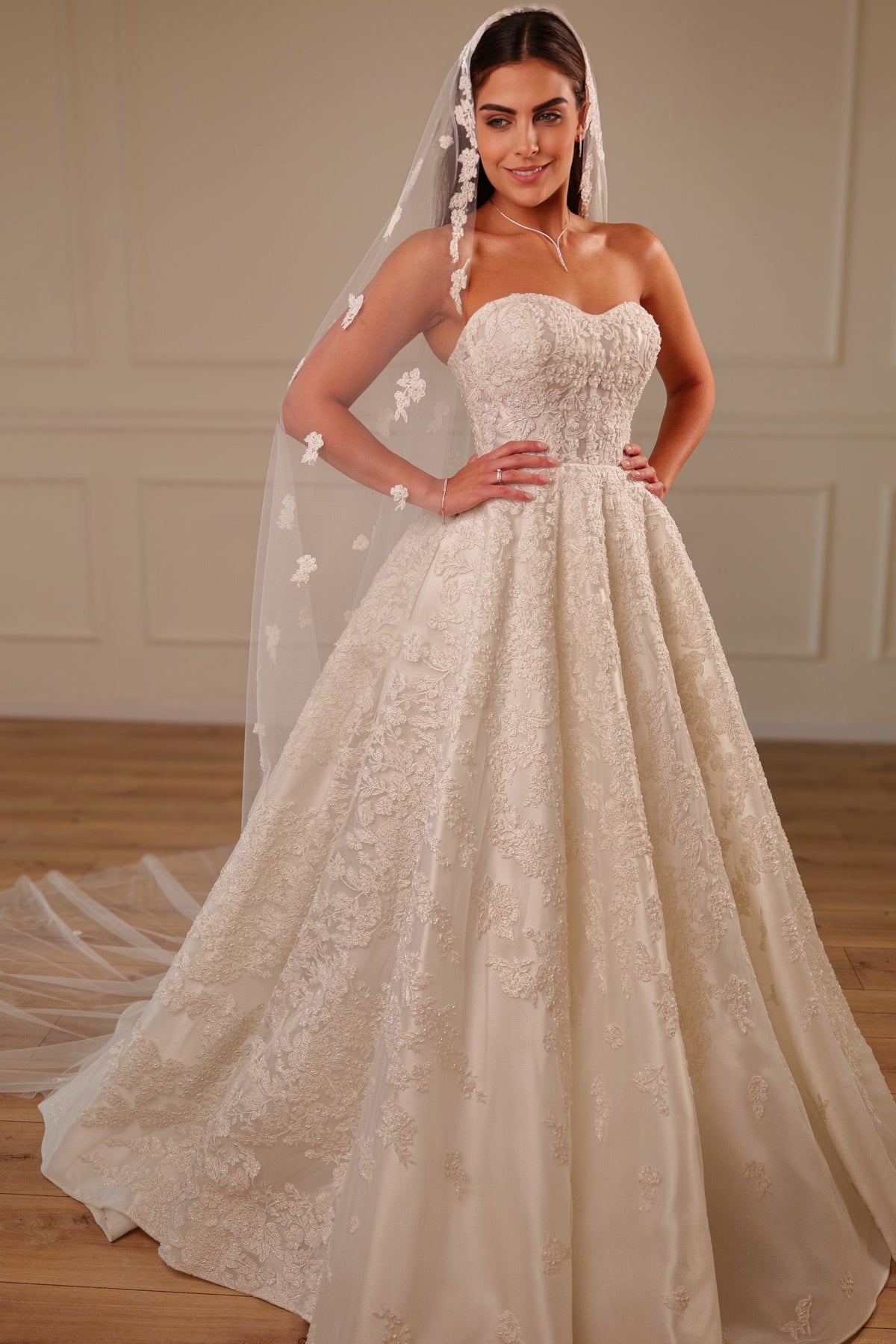 Strapless Sweetheart Lace Ball Gown Wedding Dress