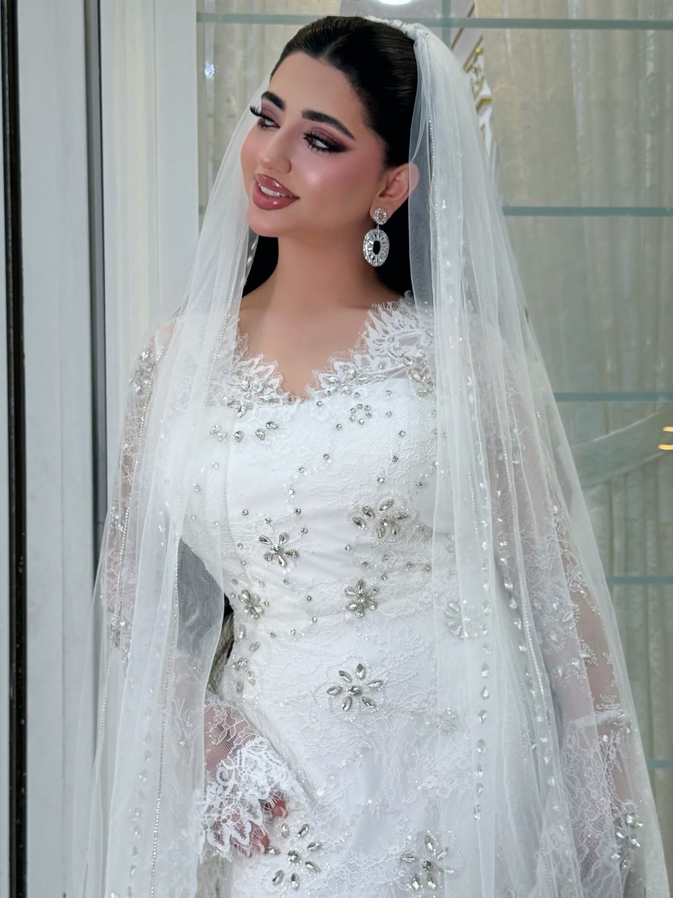 Scalloped V-Neck Mermaid Lace Bridal Gown