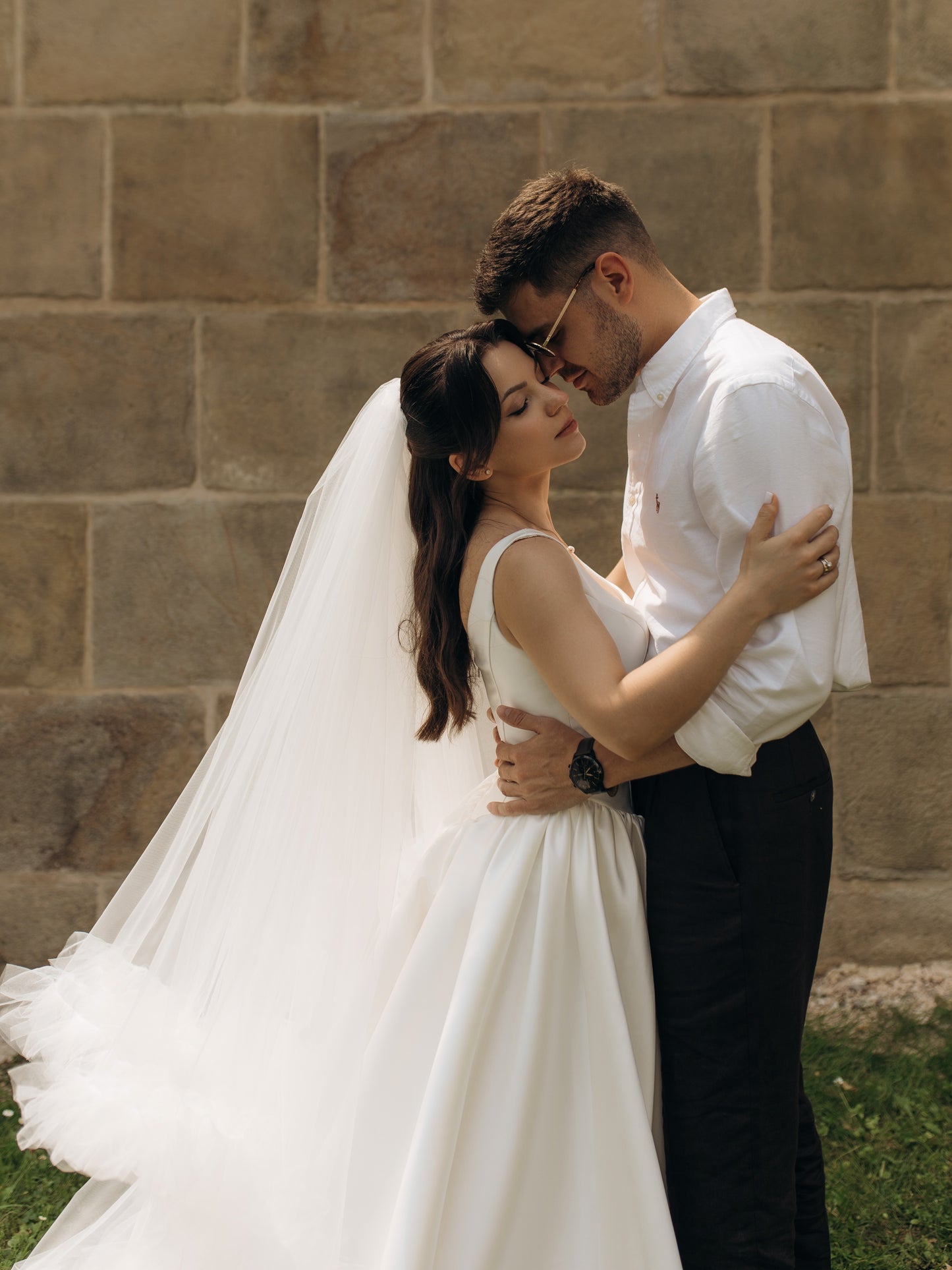 Scoop Neck Ball Gown Wedding Dress with Veil