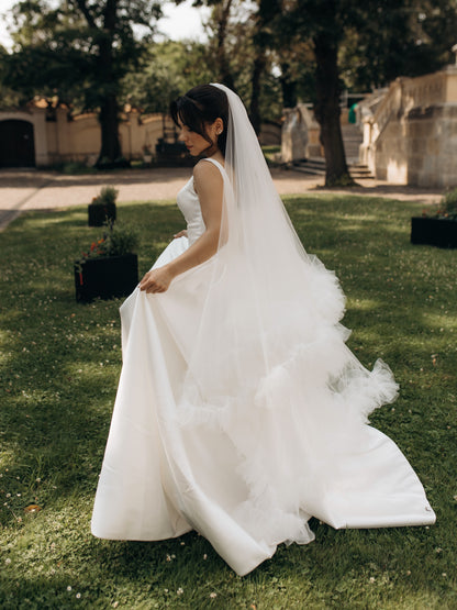 Scoop Neck Ball Gown Wedding Dress with Veil