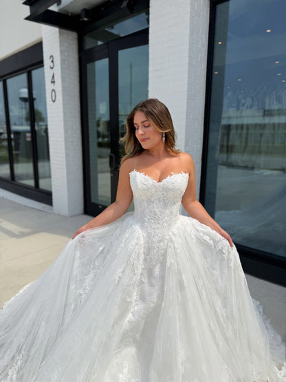 Strapless Sweetheart Lace Ball Gown Wedding Dress
