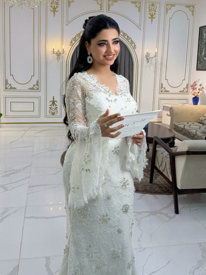 Scalloped V-Neck Mermaid Lace Bridal Gown