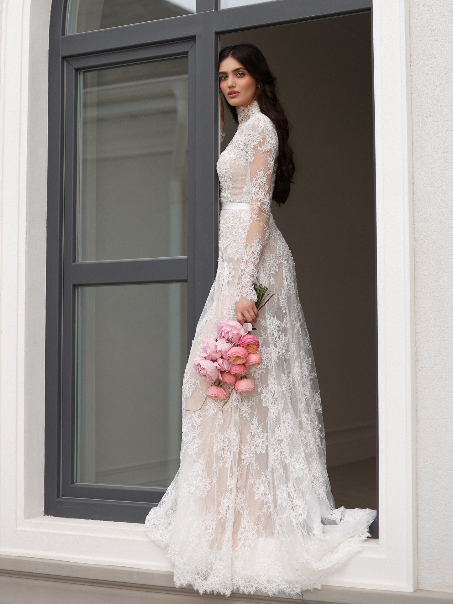 Vintage High Neck Lace Long Sleeve Wedding Dress
