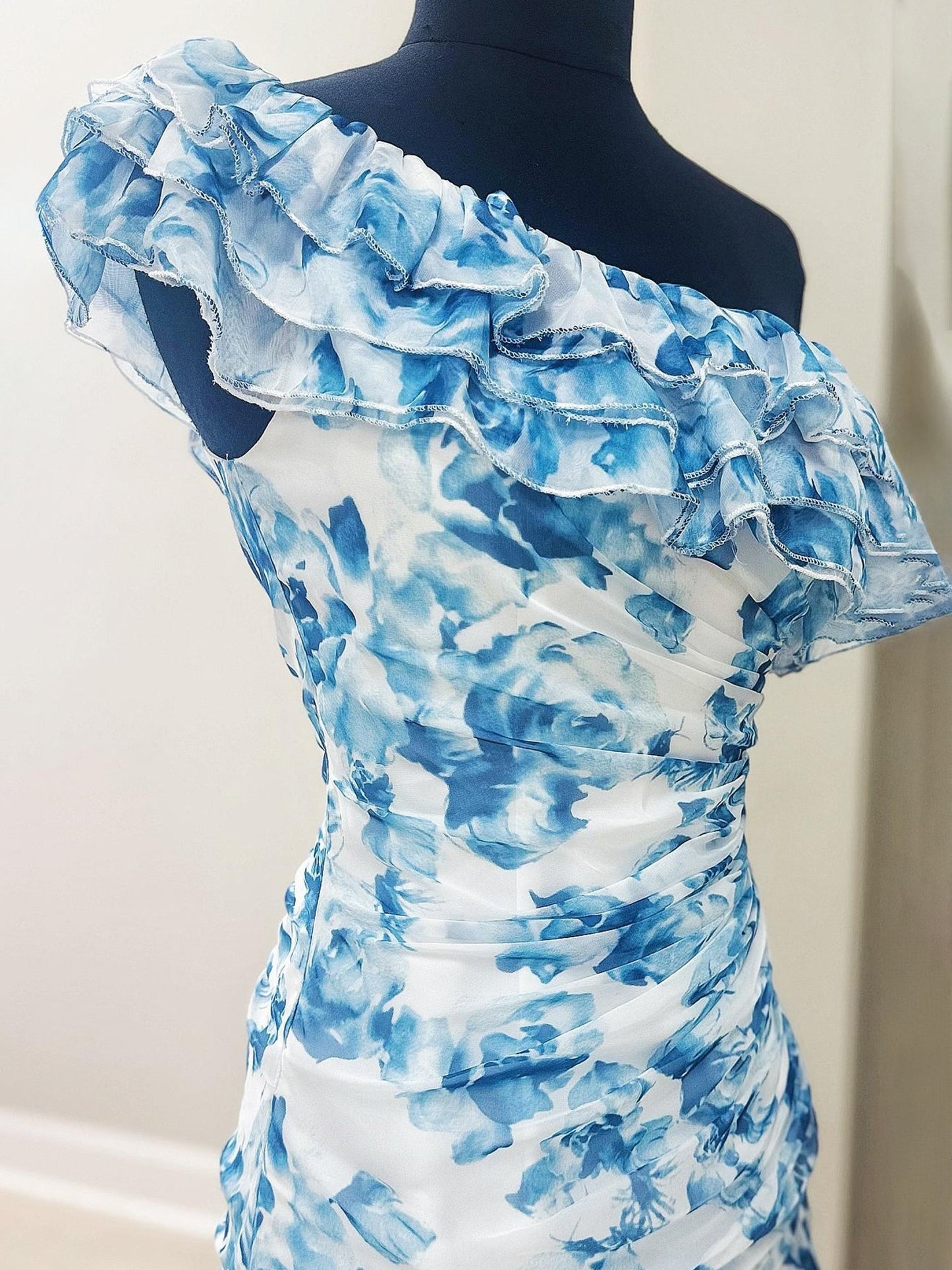 One-Shoulder Floral Ruffled Mini Dress