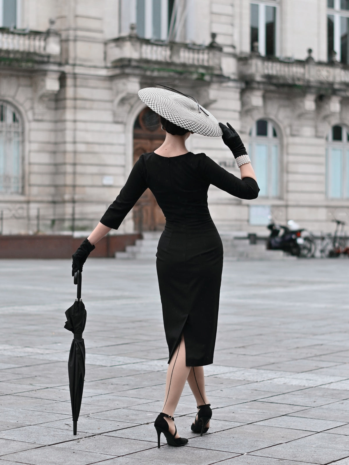Sculpted Neckline 3/4 Sleeve Midi Sheath Dress