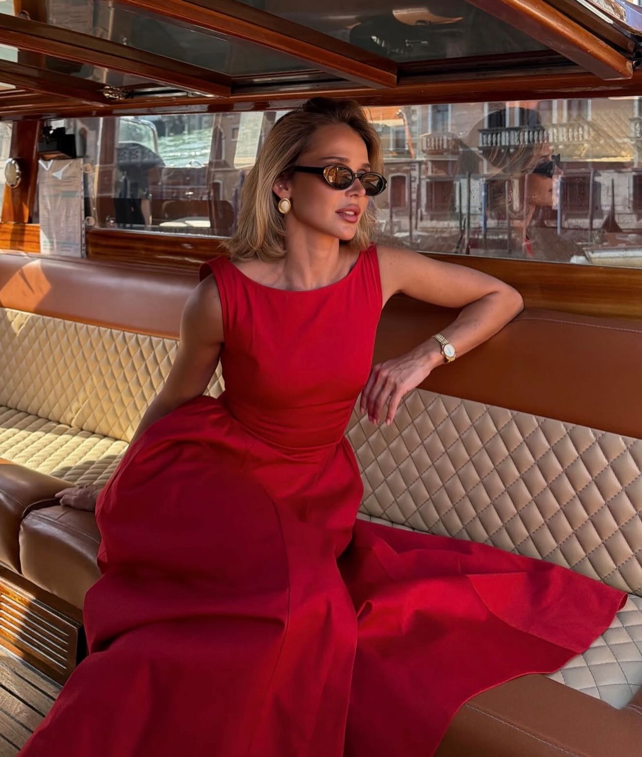 Elegant Sleeveless Bateau Neck A-Line Midi Dress