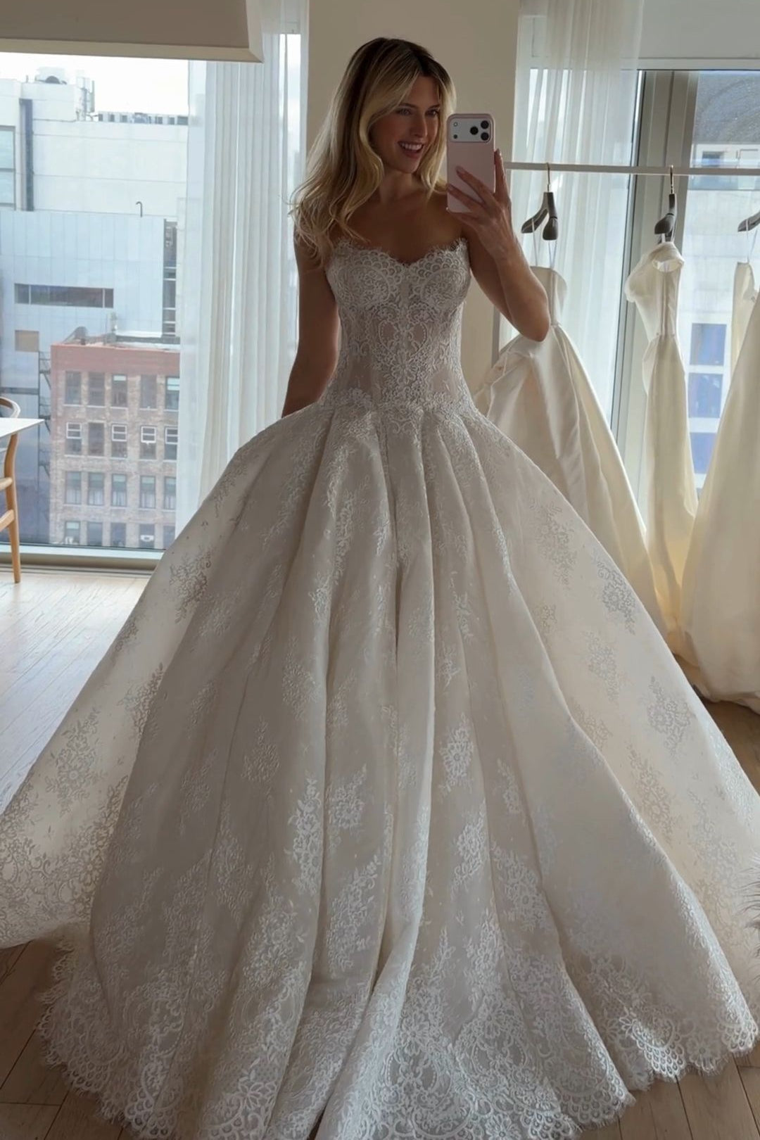Sweetheart Lace Ball Gown Wedding Dress