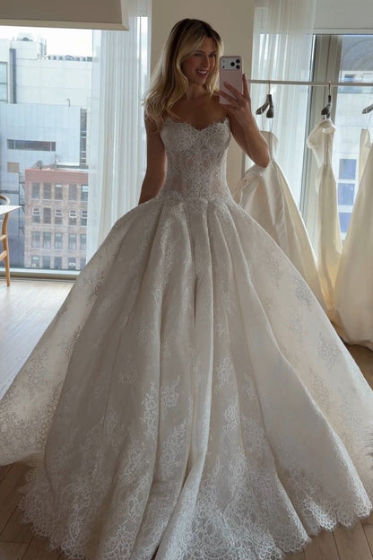 Sweetheart Lace Ball Gown Wedding Dress