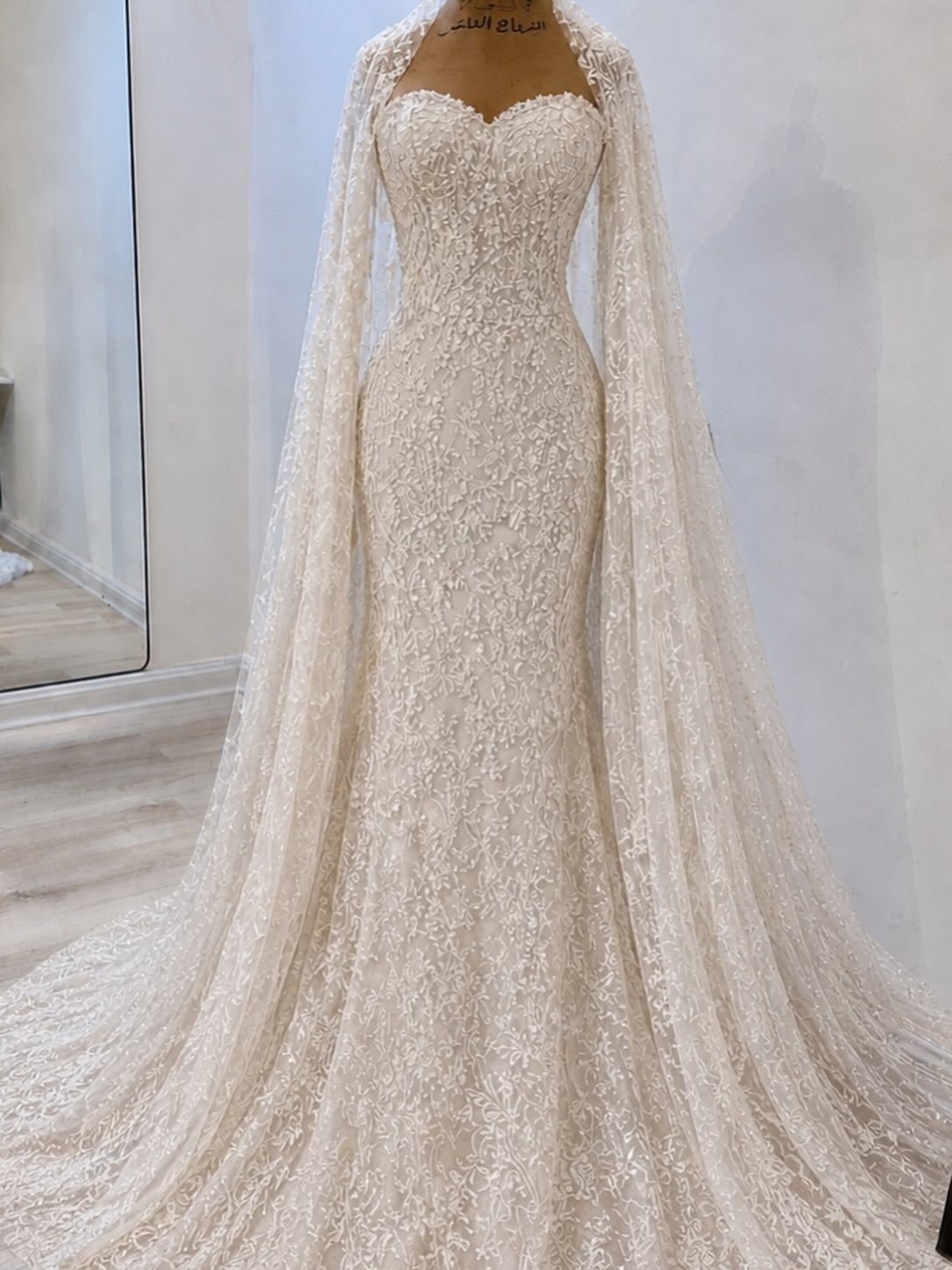 Sweetheart Mermaid Lace Wedding Dress with Cape