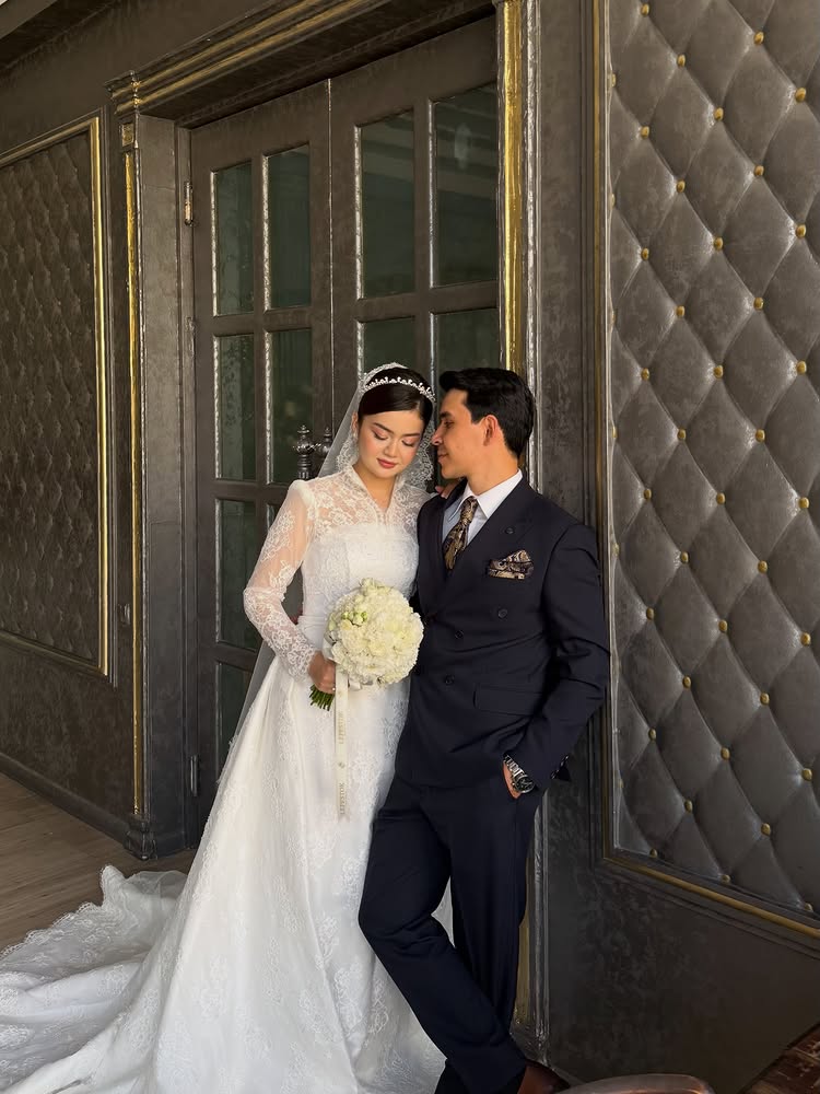 Long Sleeve Lace A-Line Wedding Dress with Train