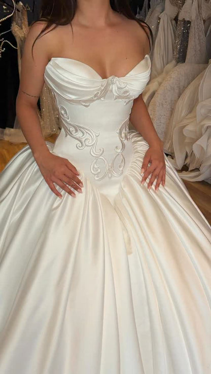 Strapless Sweetheart Ball Gown Wedding Dress