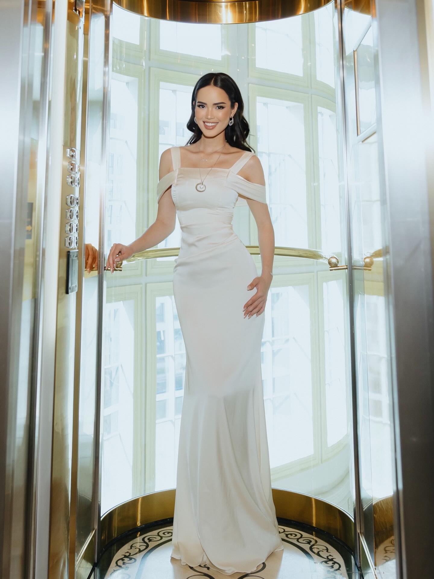 Off Shoulder Square Neck Mermaid Evening Gown