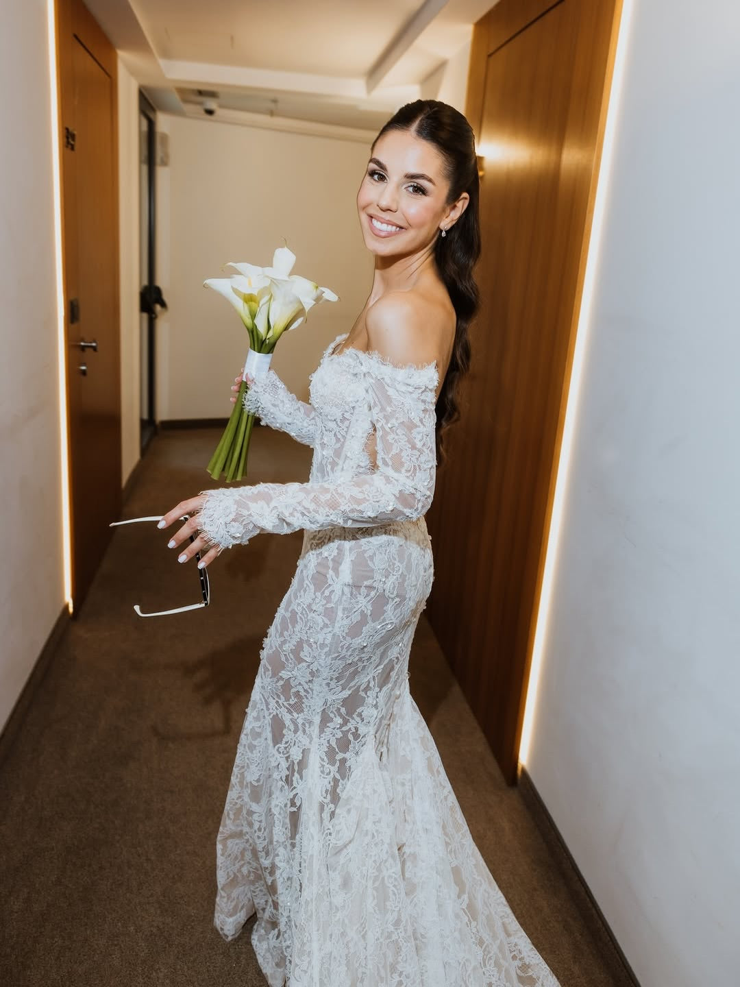 Off-the-Shoulder Lace Mermaid Wedding Dress