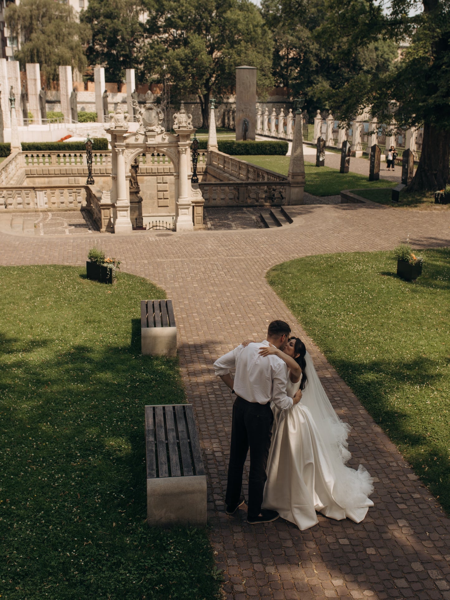 Scoop Neck Ball Gown Wedding Dress with Veil
