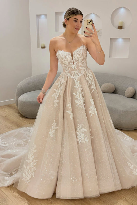 Strapless Lace Applique Tulle Ball Gown Wedding Dress