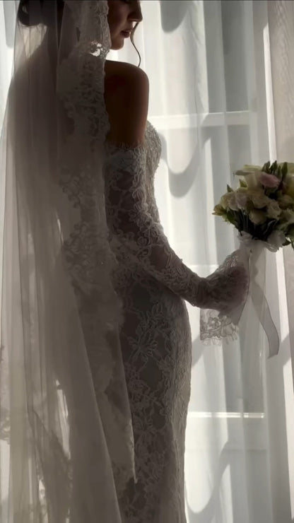 Long Sleeve Lace Sheath Wedding Dress with Sweetheart Neckline