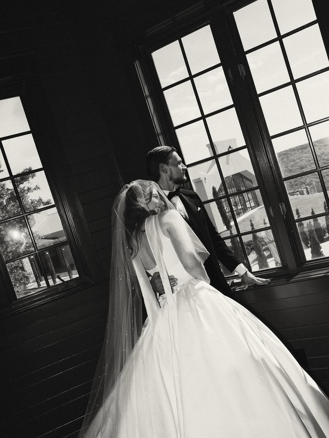 Sleeveless Square Neck Ball Gown Wedding Dress