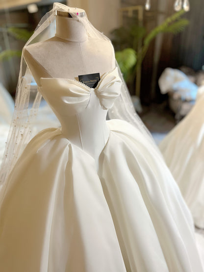 Strapless Bow Sweetheart Ball Gown Wedding Dress