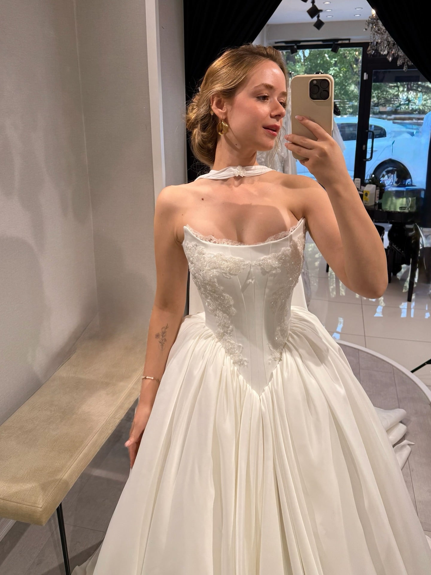 Elegant Strapless Sleeveless Applique A-Line Ruffles Wedding Dress