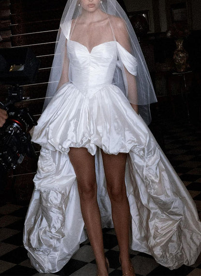 Chic A-line Elegant Sweetheart Sleeveless Court Train