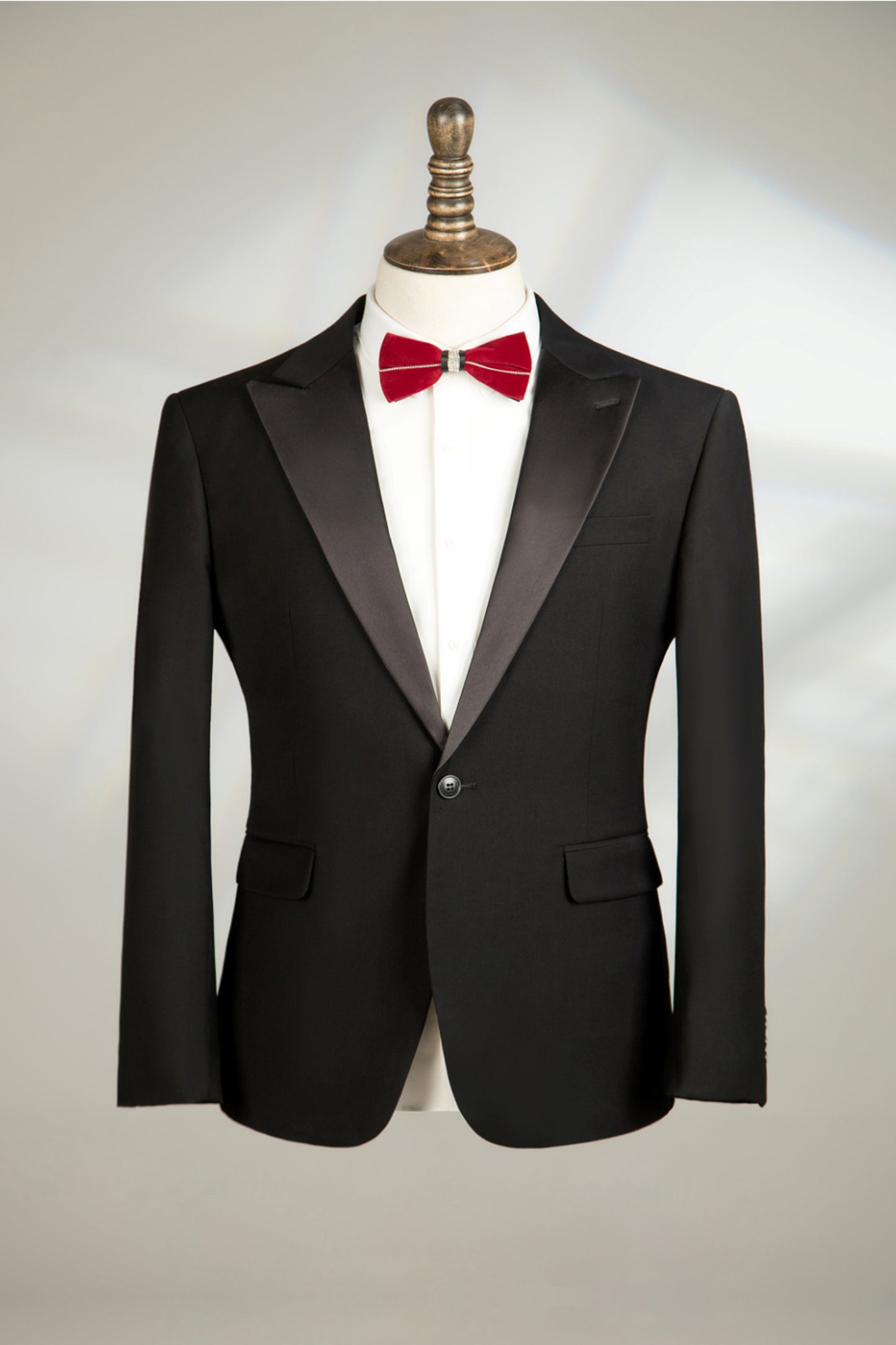 Simple Black With Flap Peaked Lapel Three Pieces Prom Suit Striped