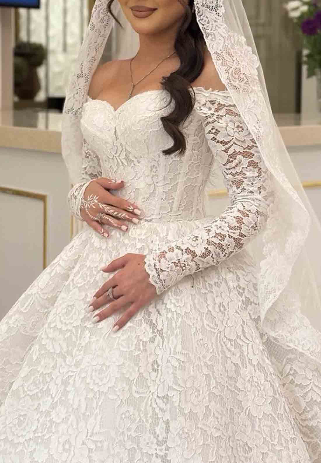 Sweetheart Long Sleeves Lace Chapel Train Empire Princess Wedding Dresses