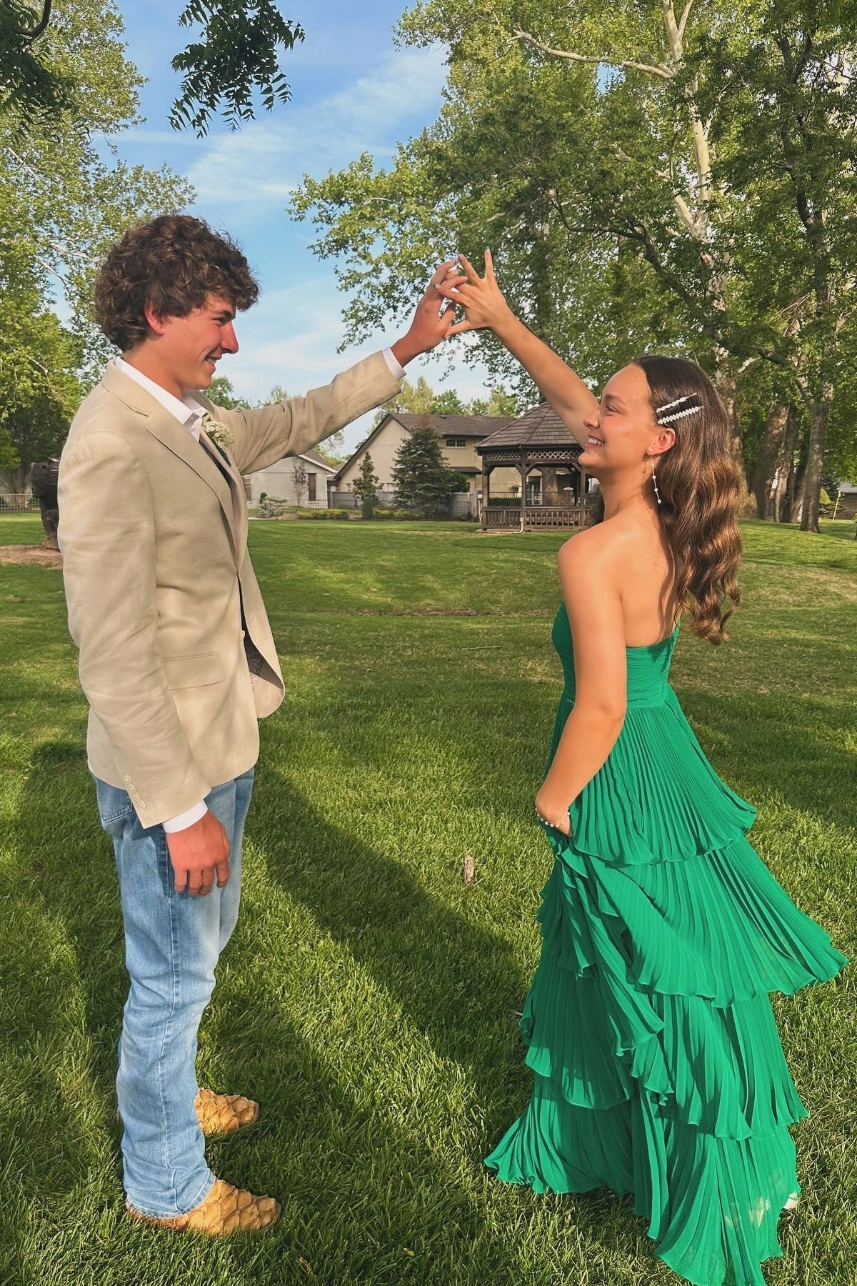 Sweetheart Strapless Tiered A-line Prom Dress Sleeveless Pleated Chiffon Floor-Length Party Gowns