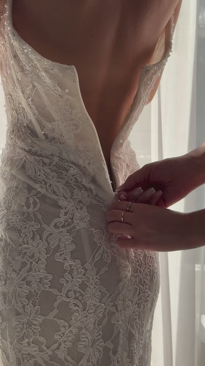 Long Sleeve Lace Sheath Wedding Dress with Sweetheart Neckline