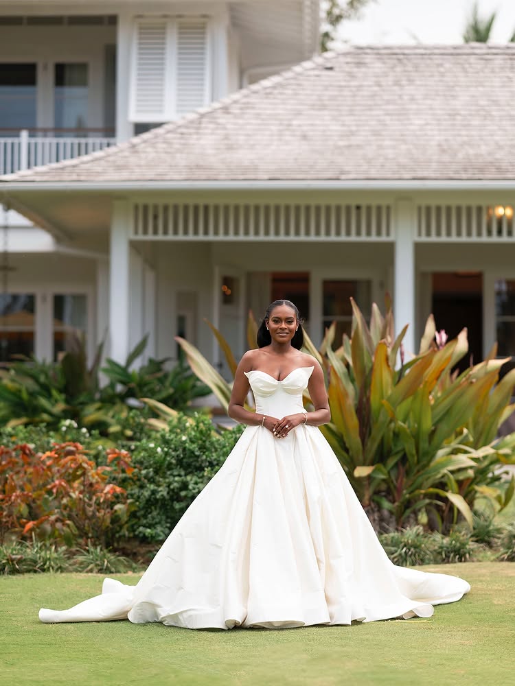 Elegant Long Ball Gown Ivory V-neck Sleeveless Satin Wedding Dress