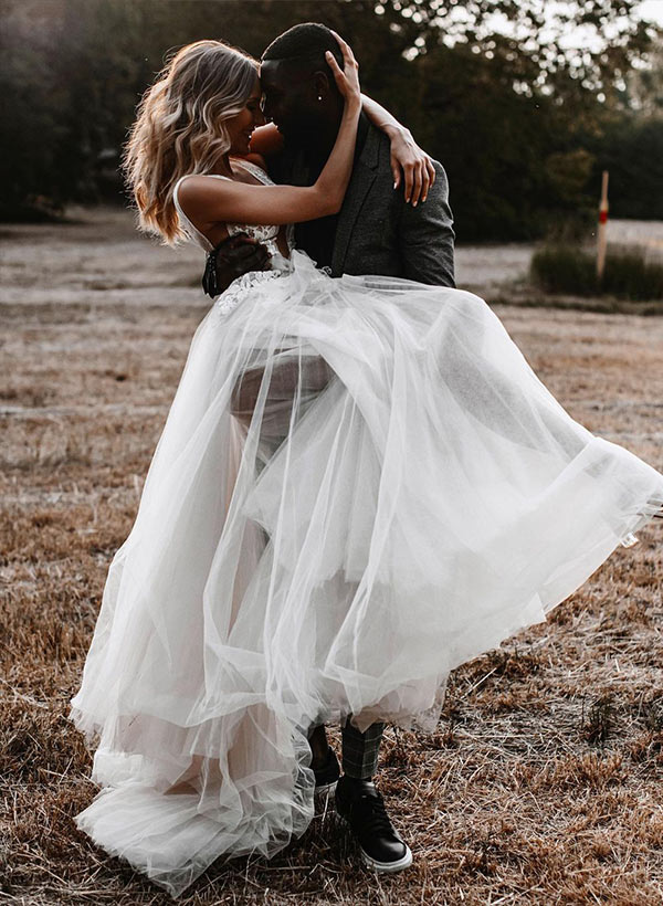 V-Neck Sleeveless Boho Garden Wedding Dresses Sweep Train Tulle Lace Appliques